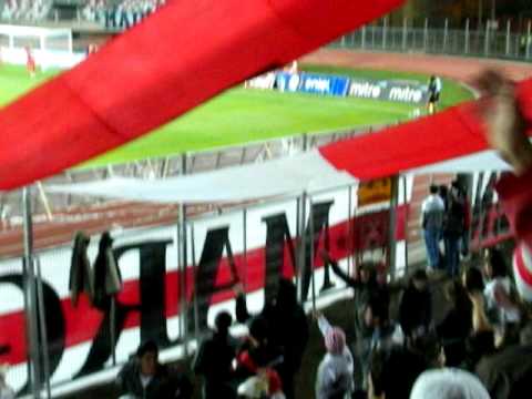 "que loca está la hinchada, cuando va a ver al Curi.AVI" Barra: Los Marginales • Club: Curicó Unido • País: Chile