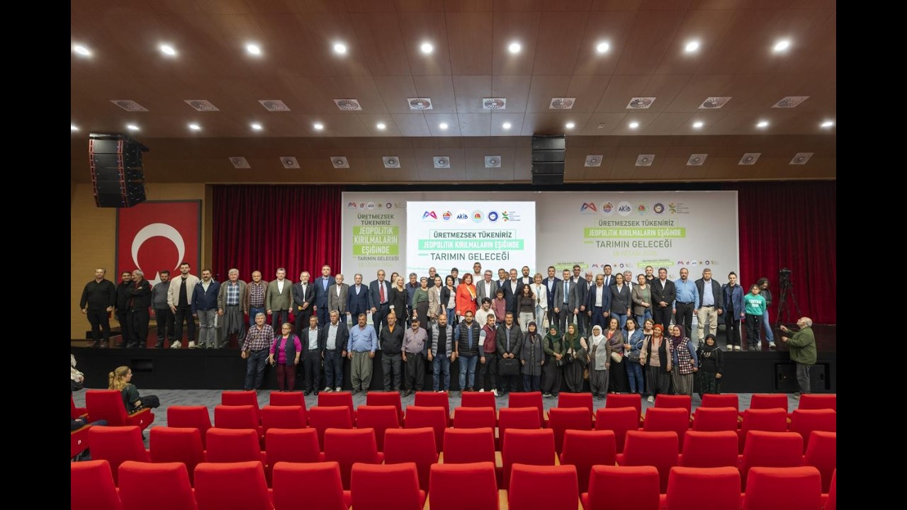 BAŞKAN SEÇER, ‘ÜRETMEZSEK TÜKENİRİZ’ KONFERANSINA KATILDI