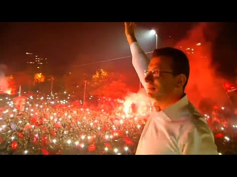 فيديو جمهور المعارضة في إسطنبول يحتفل "بالفوز التاريخي" على إردوغان…