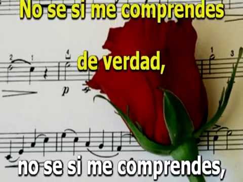 SUENA UNA GUITARRA. Subtitulada . Los Mitos.