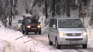 preview picture of video 'Ekipa Danes se je z reševalci prebila do vasi Vojsko'