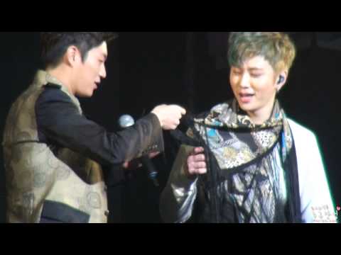 [NUGU] 130202 United CUBE Concert in Seoul :: 준형이의 커튼을 통과하라!