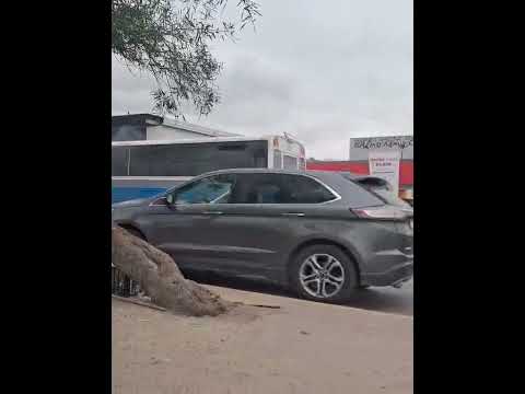 Sale humo de alcantarillas en el bulevar Casablanca