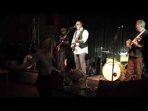 Big Wolf Band live at The Jamhouse, Birmingham "Walk in My Shoes" & "Loving like a Fool"
