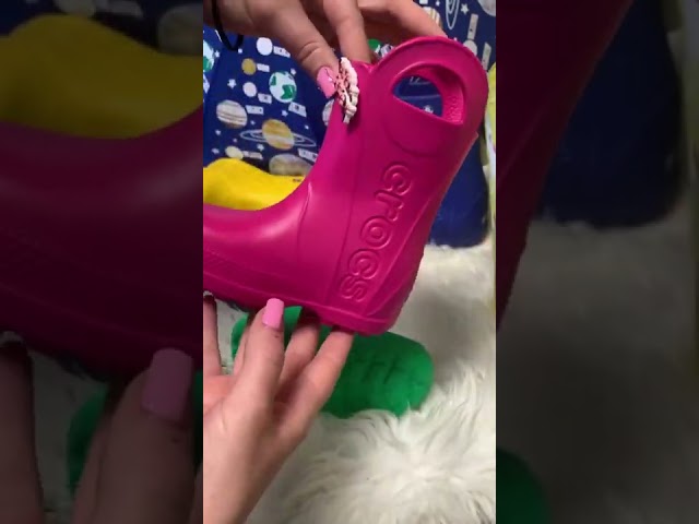 Vídeo relacionado con Crocs Handle It Rain Boot T, Botas de lluvia Unisex niños, Amarillo, 19/20 EU