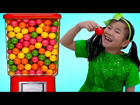 Jannie Plays with Colorful Gumball Machine Kids Toy