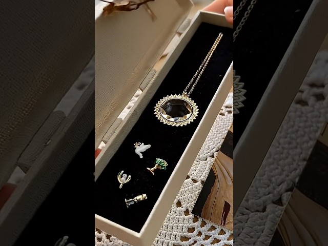 Vídeo relacionado con Hshenjhu Collar Cruz, Colgante Cruz Cadena Acero Inoxidable, Cadena Collar para Hombre Mujer 55 cm, Crucifijo Colgante para Cristianos Católicos Comunión Religiosa, Bautismo, Misa, Biblia, Plata