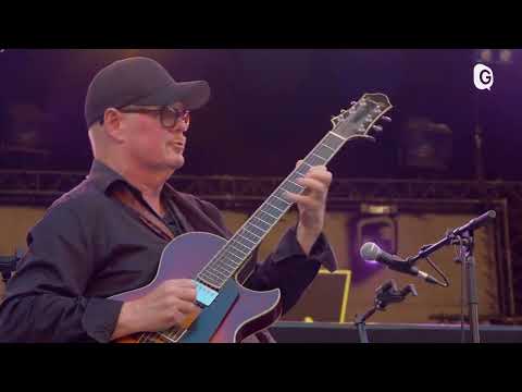 Bireli Lagrene-Ulf Wakenius plays Donna Lee at Jazz A Vienne! Jazz Guitar The Great Guitars