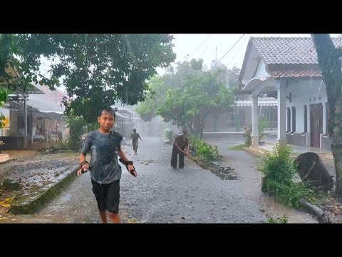 Super heavy rain in rural Indonesia||cold weather||fall asleep immediately with the sound of rain