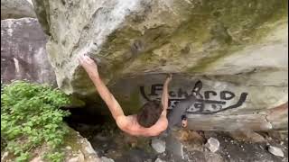 Video thumbnail of La Picharrête, 8c. Fontainebleau