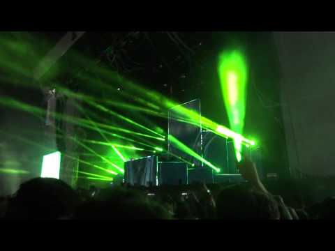 Calvin Harris Live @ Tennents Vital Belfast 2015 - Overdrive vs Hideaway (Calvin Harris Mashup)