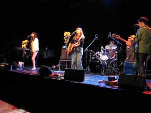 Whispertown 2000 - Restless (live)
