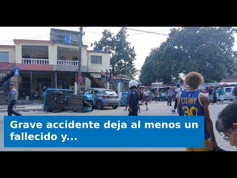 Grave accidente deja al menos un fallecido y varios heridos tras choque de un tur con dos triciclos