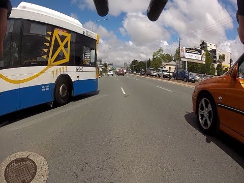 2014.03.28 | 646IVB / 646 IVB Brisbane Transport Bus G646 Fails To Give Way To Cyclist