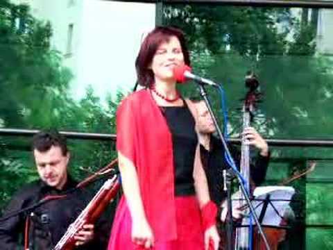 "Zawieruszone" śpiewa Basia Stępniak-Wilk