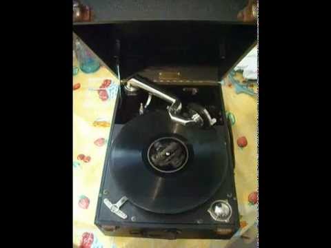 Columbia Viva-tonal Grafonola Model No. 201 portable Gramophone in good working order