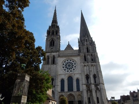 pourquoi la cathédrale de chartres a été construite
