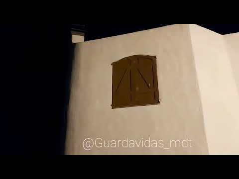 Que locura! Mirá el video de cómo la sudestada derrumba en un instante una vivienda en Mar del Tuyú