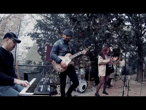 MalaFunk at BauHouse(Terrassa), playing "Change" by The Sweet Vandals