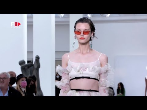 GIAMBATTISTA VALLI Spring 2022 Paris - Fashion Channel