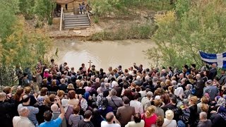 preview picture of video 'האפיפניה - הסבר על חגיגות ההתגלות באתר הטבילה בירדן בצפון ים המלח (קאסר אל יהוד)'