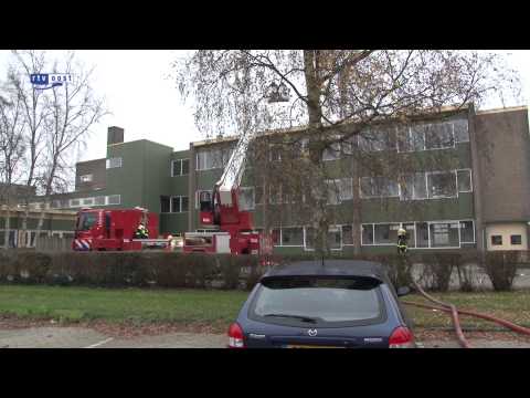 Opvang voor mensen die last hebben van rook in Steenwijk, brand onder controle