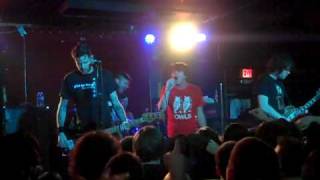 Silverstein - Giving Up (Live @ Jack Rabbits)