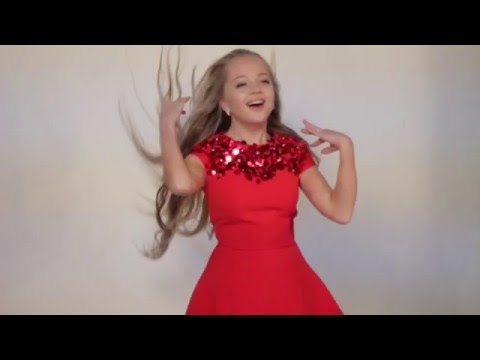 Viktoria and Anastasia Petryk  (Backstage)