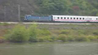 preview picture of video 'treinen langs de moezel bij burgen (30 km onder koblenz) deel 2'