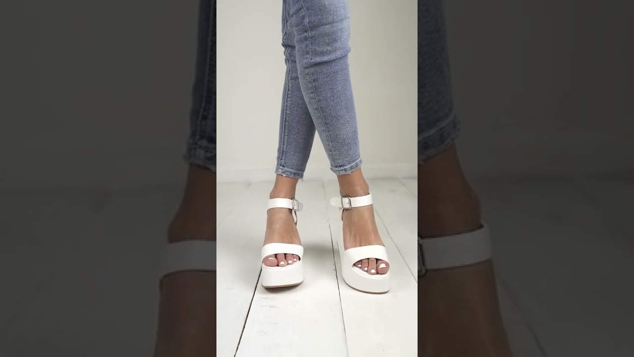 Watch Now Sandali con zeppa platform De Caro Calzature Sandali con zeppa platform De Caro Calzature