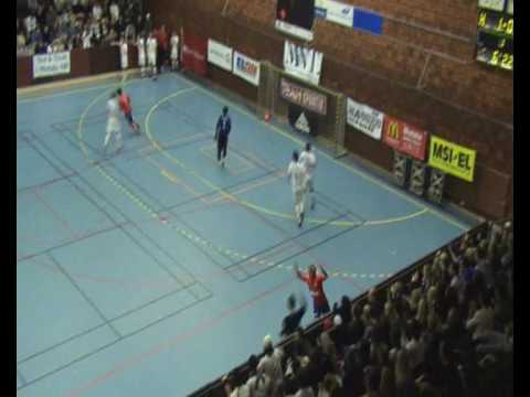 Henke Skutt Svenssons mål mot Normlösa i kvartsfinalen ÖIFC 2010.wmv