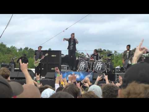 Papa Roach - Silence Is the Enemy (Live 2013 Carolina Rebellion) HD