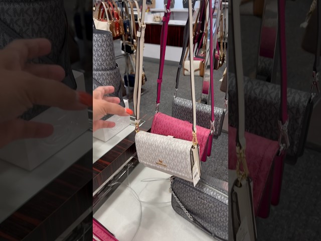 Vídeo relacionado con COCCINELLE Cuero bolso bandolera Best Crossbody Bag Skin marrón claro