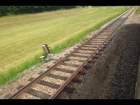 öbb 5047 als zug nach hainfeld von schrambach nach fährt um 15 ;28 im Bahnhof traisen ein