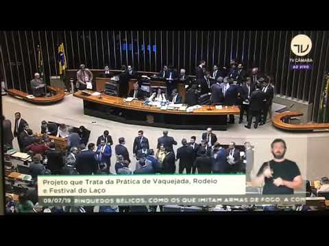 Radialista Junior Queiroz é destaque na Câmara Federal por denunciar cortes do governo federal