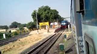 preview picture of video '14311 Ala Hazrat Express reaches to Bhuj Railway Station'