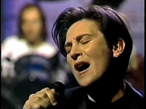 k.d. lang, "Constant Craving" on Letterman, May 1, 1992
