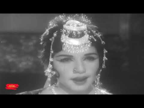 GHAIR KI BAATON KA AKHIR EITBAR AA HI GAYA - NASEEM BEGUM - FILM KANEEZ