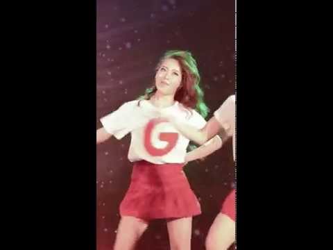 N' Nut Gibi Friend cover SNSD - Into The New World (2) @ Esplanade cover dance (semi) 150426