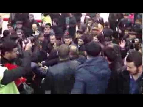 Şehidleri ziyaretde müxalifete qarşı polis vehşilii Azerbaijani sehid fight