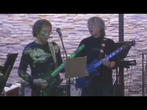 2016-10-12 Dream Villa plays No Time