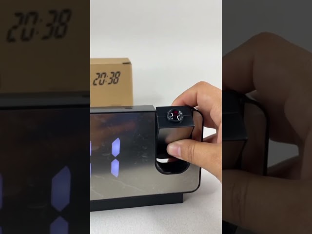 Vídeo relacionado con Genérico Reloj Despertador Digital con Espejo LED Rojo, con Alarma, Temperatura y Calendario, a Pilas