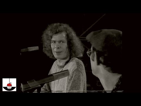 Zupfgeigenhansel - Nicht nur nebenbei (Live 1985 - Festival d. pol. Liedes, Volksbühne Berlin)