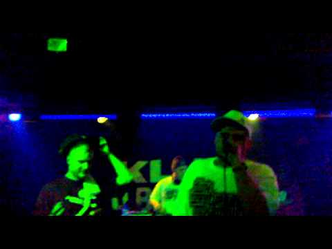 Diox - Kontrawersja Kontroluję majka - koncert Poznań- klub U Bazyla 11.12.2011 część 2/9