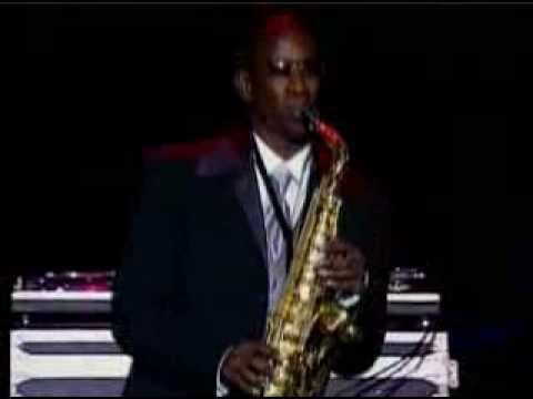 Isaac Agyeman: Hot Saxophone (alto sax) Solo At Vibe Awards!!