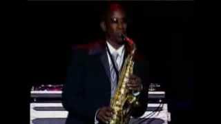 Isaac Agyeman: Hot Saxophone (alto sax) Solo At Vibe Awards!!