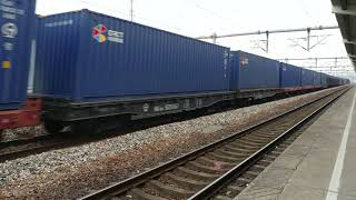 preview picture of video 'Goods train at Songjiang'