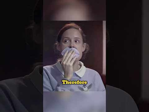 The woman’s face looks very strange,which leads to her being laughed at by others