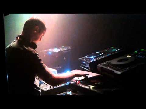 DJ Vinn draait Junk Project - Control op Retro Arena Halloween 2014 [Riva - Topradio]