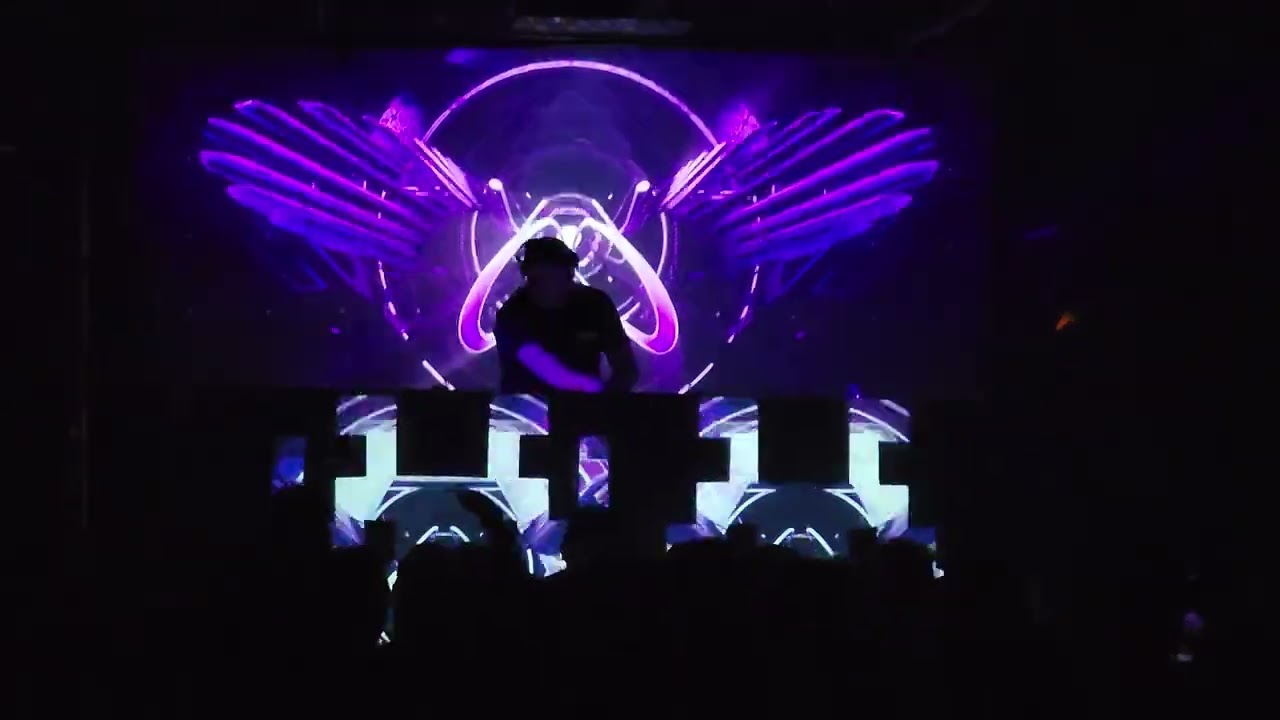 Distinct Motive Live at Sub.mission